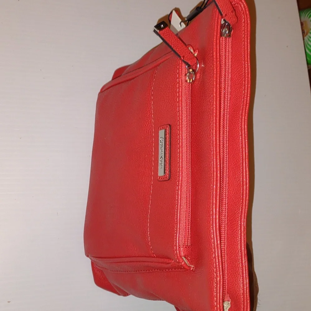 ๐บCALVIN KLEIN R-q Crossbody Bag in Red - Picture 7 of 14